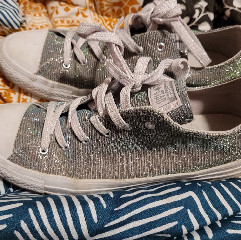 Color shifting converse